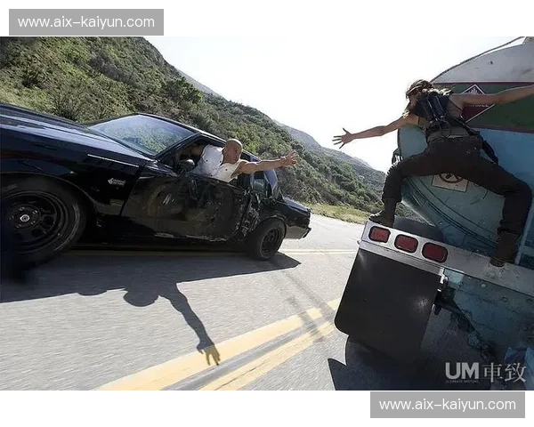 战报公路自行车：从街头到赛场的速度宣言